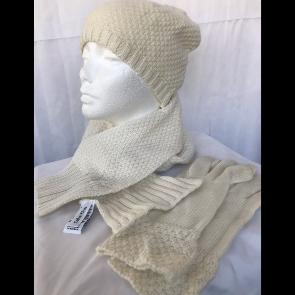 Calvin Klein 3 pc set - hat / scarf / gloves